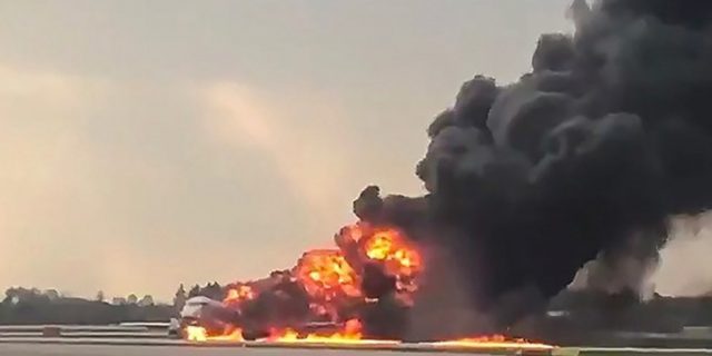 Pesawat Rusia Dilalap Api Puluhan Orang Meninggal Dunia