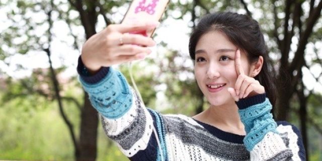 Rahasia Foto Fashion Estetik dengan Kamera HP, Cocok untuk Promosi Online